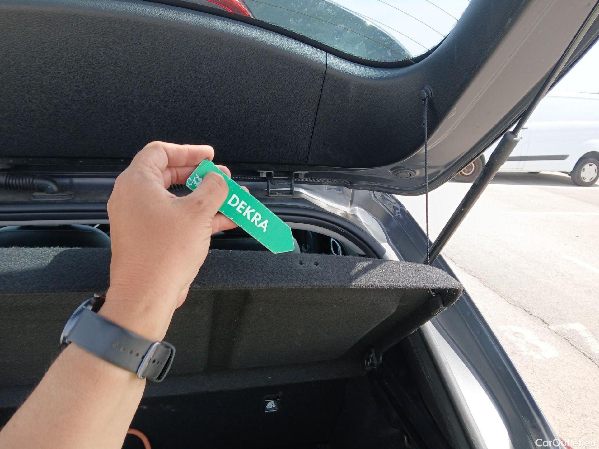  KIA  XCeed KIA  1.6 GDi PHEV 104kW (141CV) eDrive #9