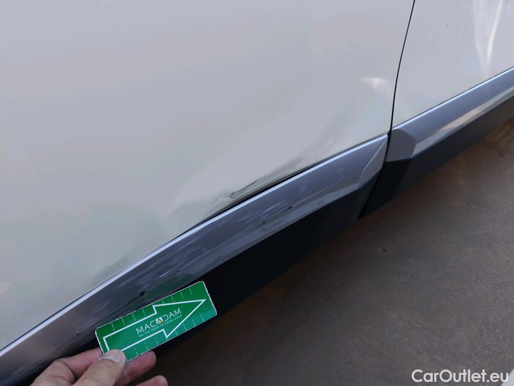  Peugeot  2008 PEUGEOT  / 2019 / 5P / todoterreno Allure BlueHDI 81kW (110CV) #17