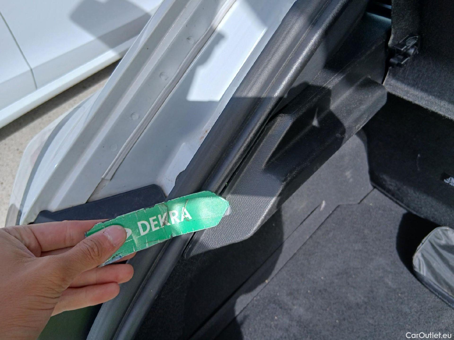  Peugeot  208 PEUGEOT  / 2019 / 5P / berlina con portón BlueHDi 73kW (100CV) Active Pack (AC) #28