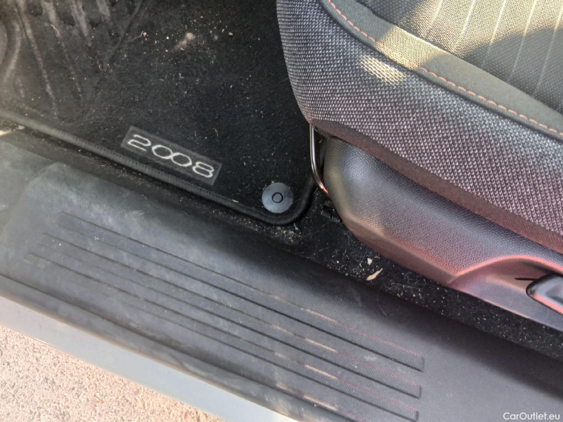  Peugeot  2008 PEUGEOT  / 2019 / 5P / todoterreno Active BlueHDI 81kW (110CV) #1