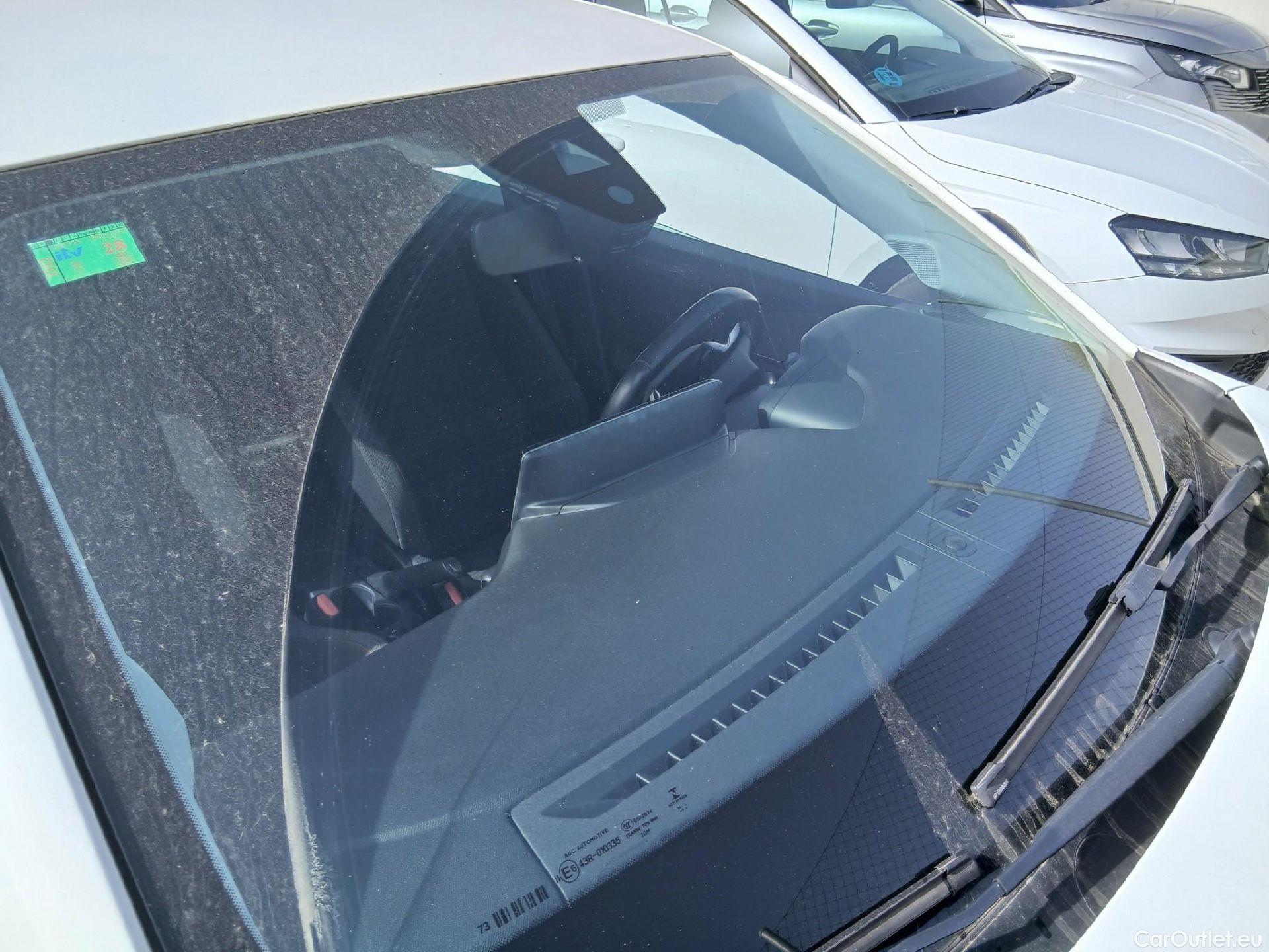  Peugeot  208 PEUGEOT  / 2019 / 5P / berlina con portón BlueHDi 73kW (100CV) Active Pack (AC) #1