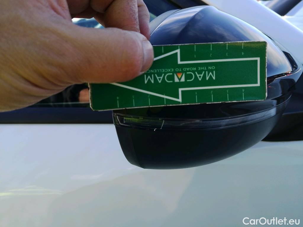  Peugeot  2008 PEUGEOT  / 2019 / 5P / todoterreno Allure BlueHDI 81kW (110CV) #28