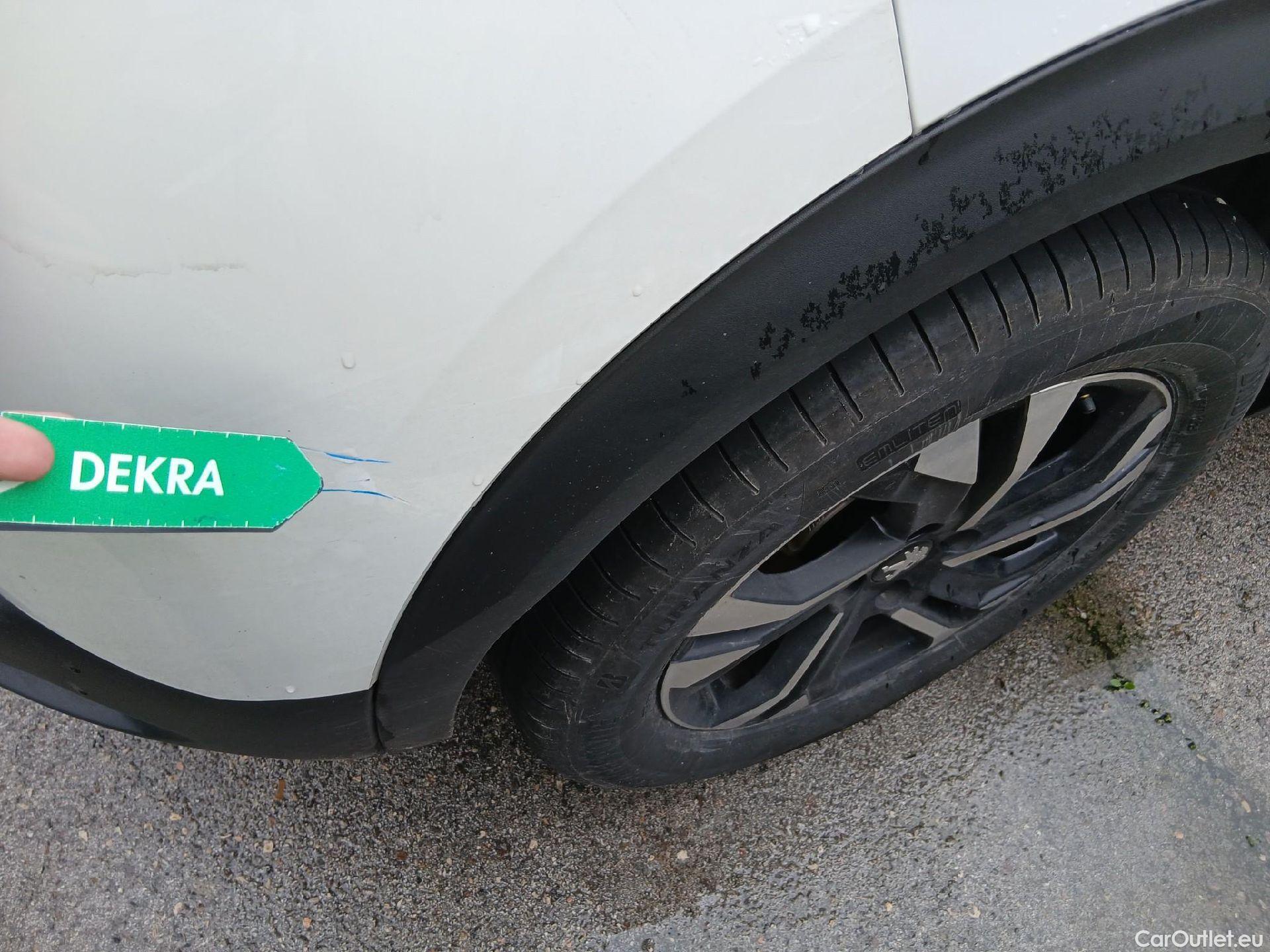  Peugeot  2008 PEUGEOT  / 2019 / 5P / todoterreno Allure BlueHDI 81kW (110CV) #10