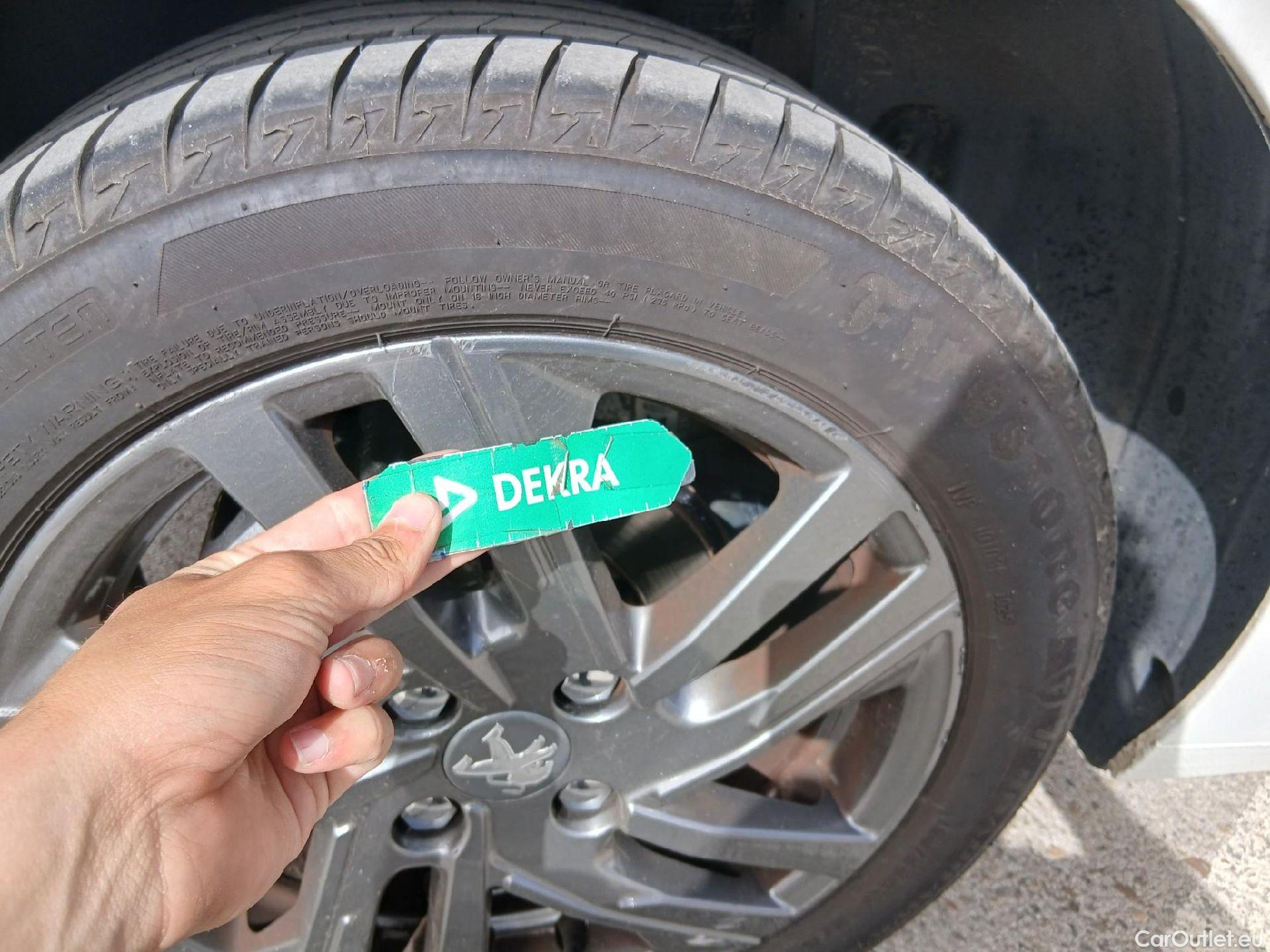  Peugeot  208 PEUGEOT  / 2019 / 5P / berlina con portón BlueHDi 73kW (100CV) Active Pack (AC) #33