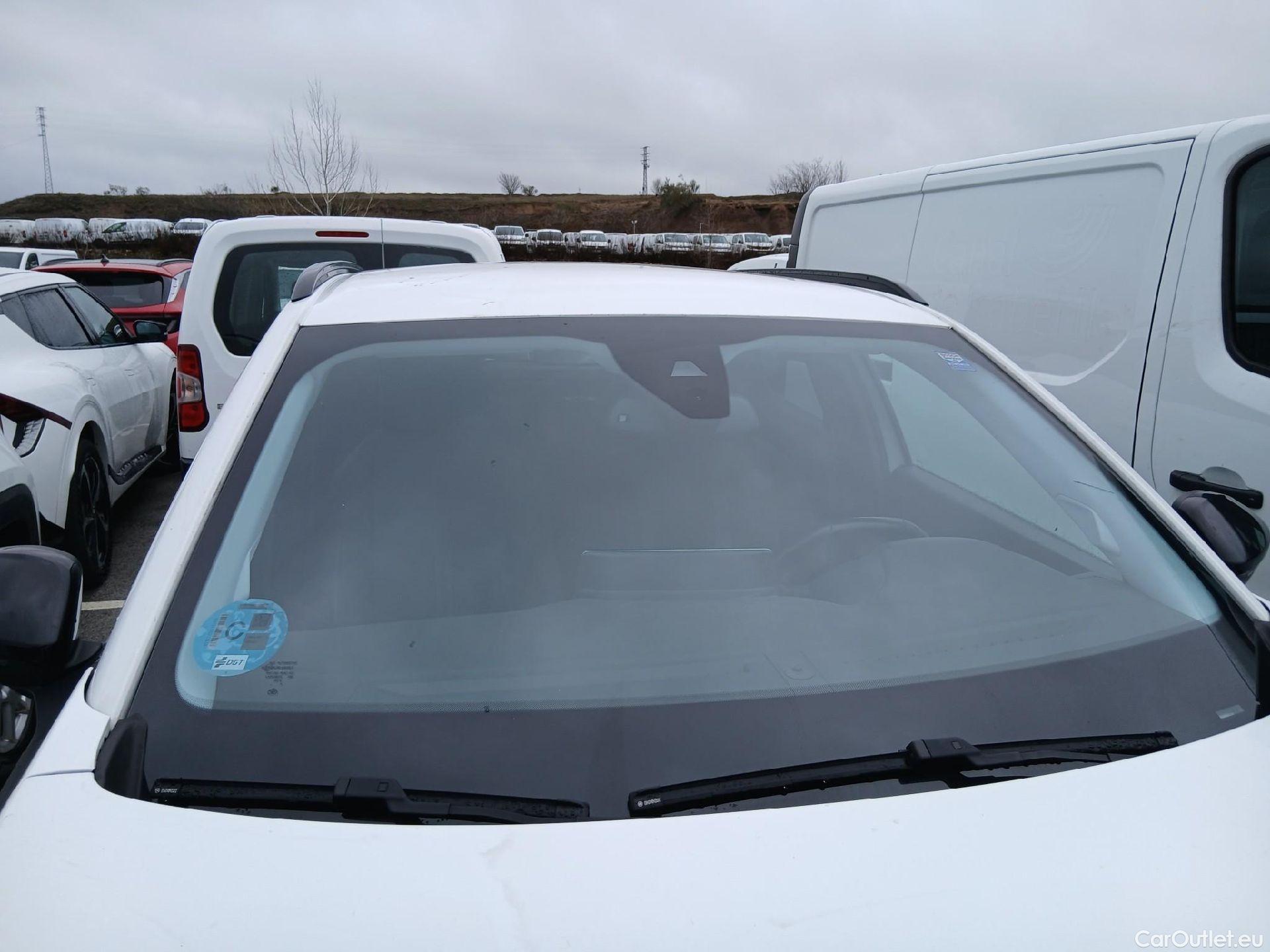  Peugeot  2008 PEUGEOT  / 2019 / 5P / todoterreno Allure BlueHDI 81kW (110CV) #3