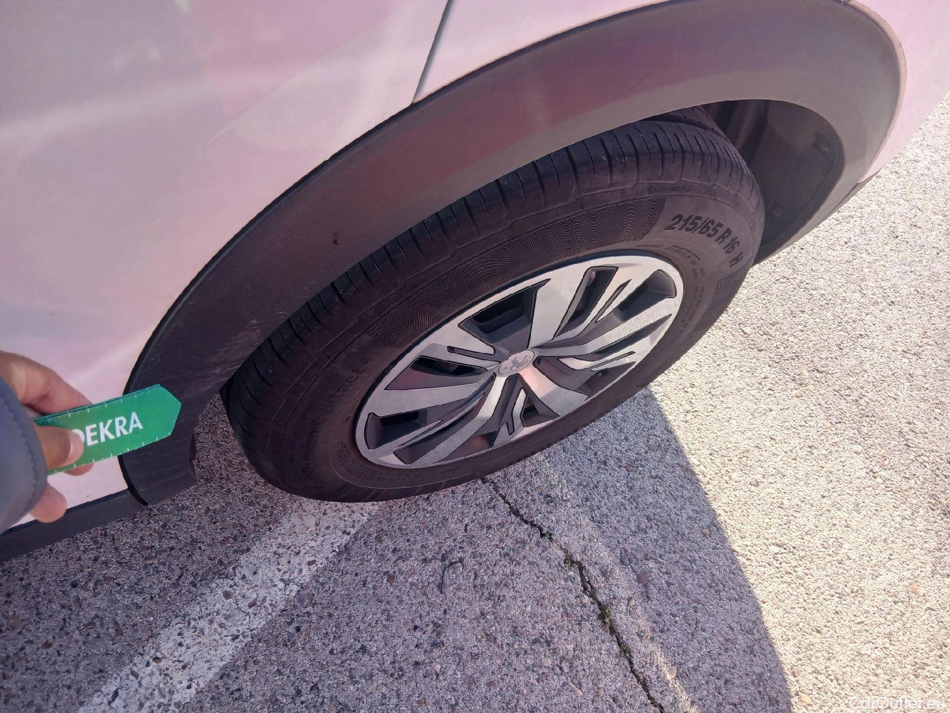  Peugeot  2008 PEUGEOT  / 2019 / 5P / todoterreno Active BlueHDI 81kW (110CV) #25