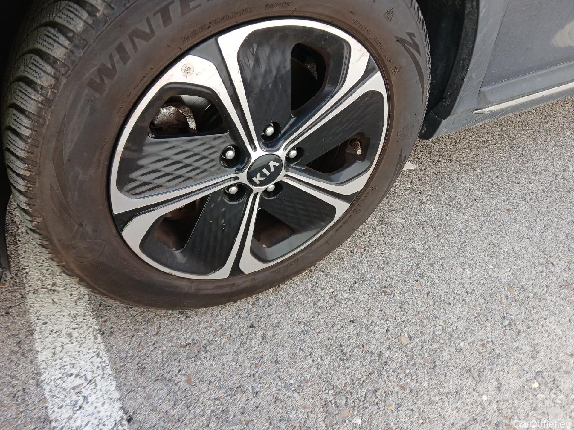  KIA  XCeed KIA  1.6 GDi PHEV 104kW (141CV) eDrive #14