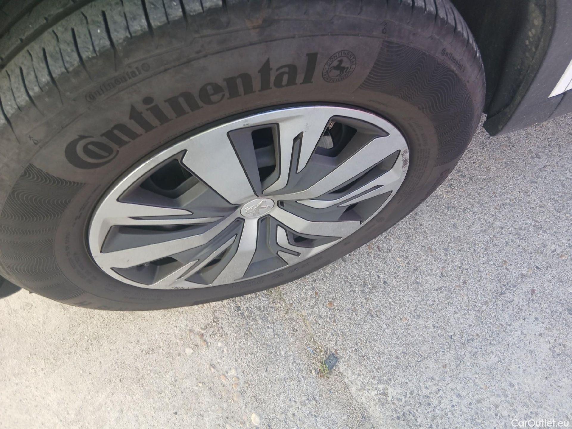  Peugeot  2008 PEUGEOT  / 2019 / 5P / todoterreno Active BlueHDI 81kW (110CV) #17