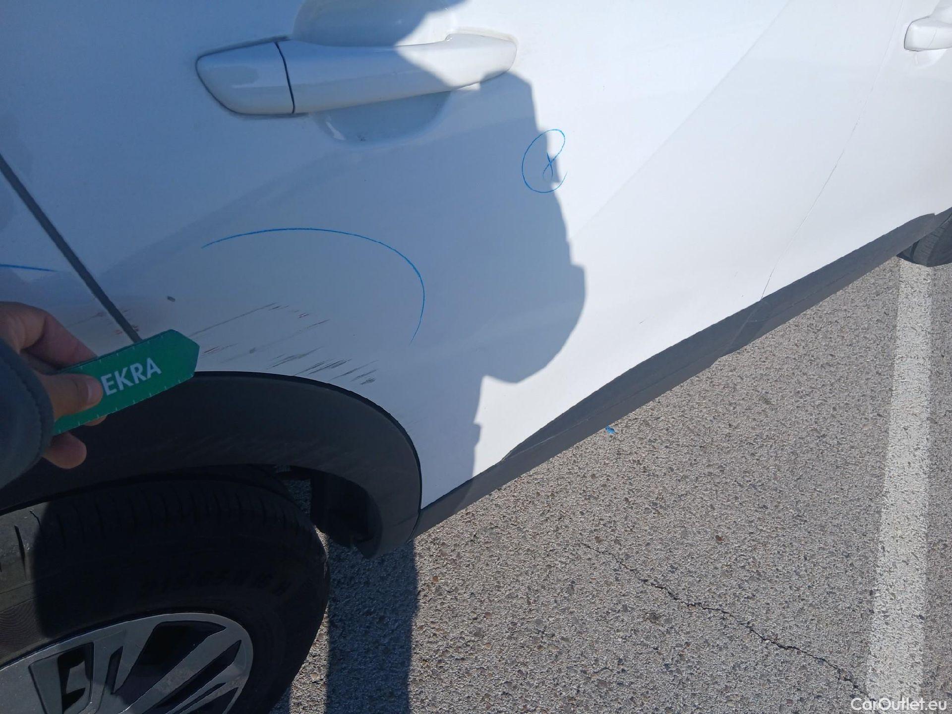  Peugeot  2008 PEUGEOT  / 2019 / 5P / todoterreno Active BlueHDI 81kW (110CV) #43