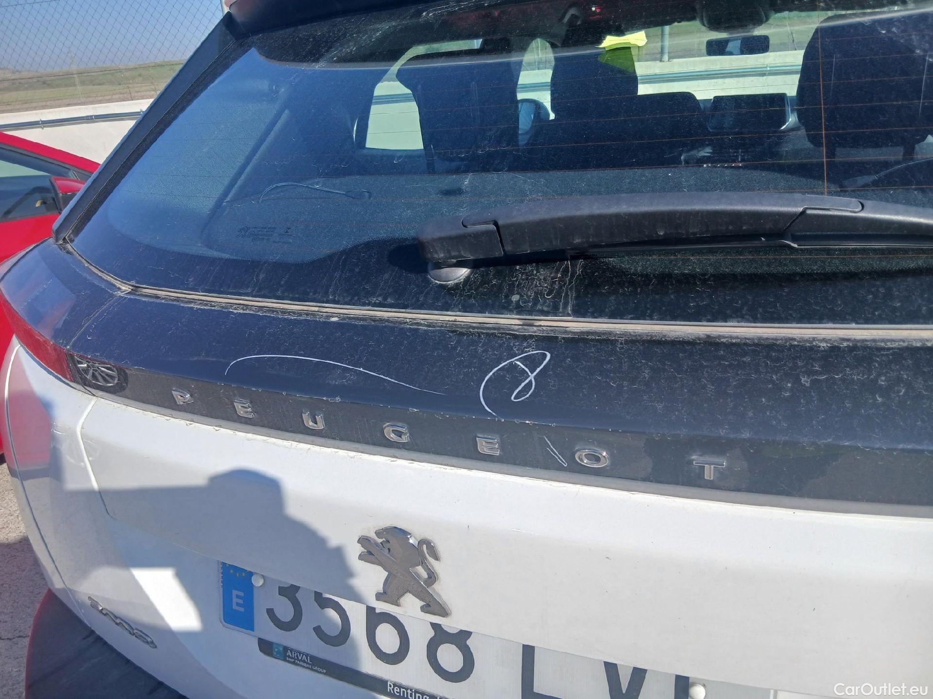  Peugeot  2008 PEUGEOT  / 2019 / 5P / todoterreno Active BlueHDI 81kW (110CV) #32