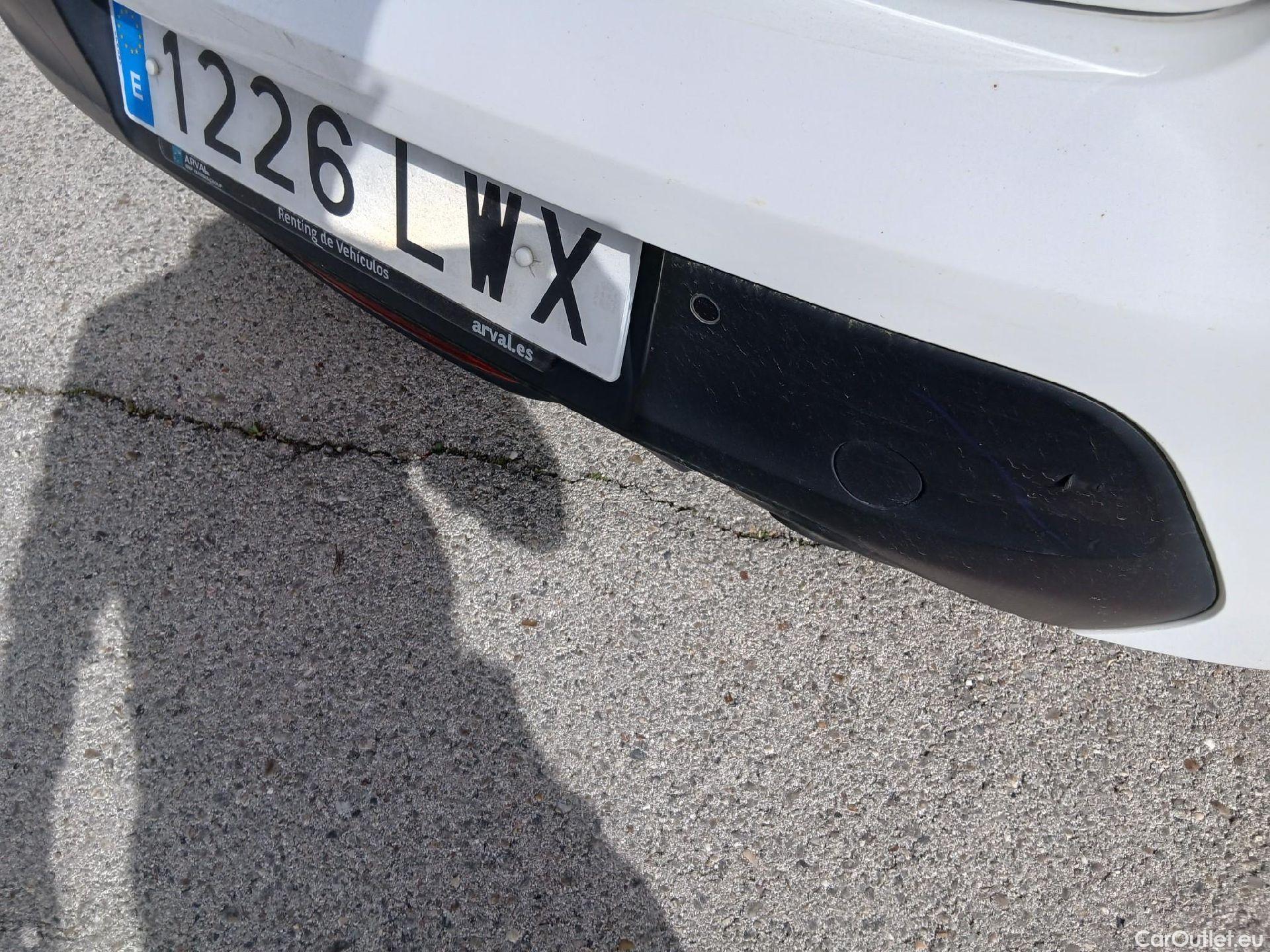  Peugeot  208 PEUGEOT  / 2019 / 5P / berlina con portón BlueHDi 73kW (100CV) Active Pack (AC) #25