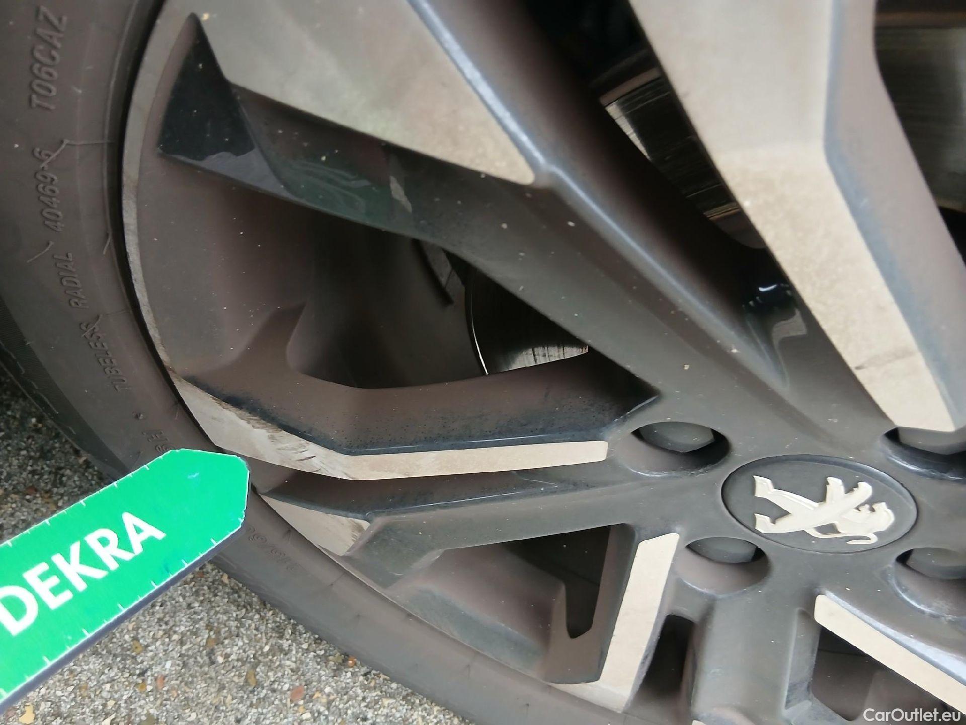  Peugeot  2008 PEUGEOT  / 2019 / 5P / todoterreno Allure BlueHDI 81kW (110CV) #1