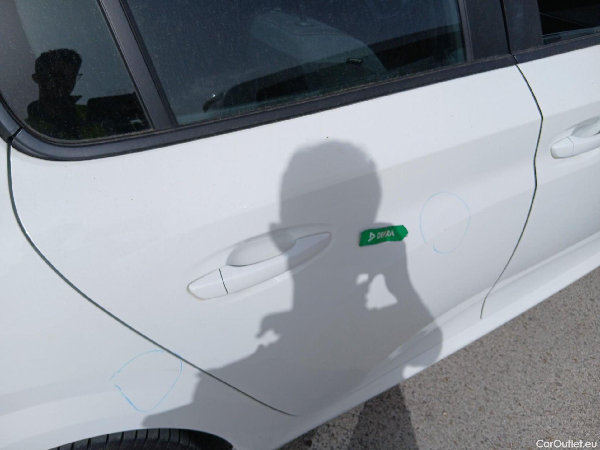  Peugeot  208 PEUGEOT  / 2019 / 5P / berlina con portón BlueHDi 73kW (100CV) Active Pack (AC) #35