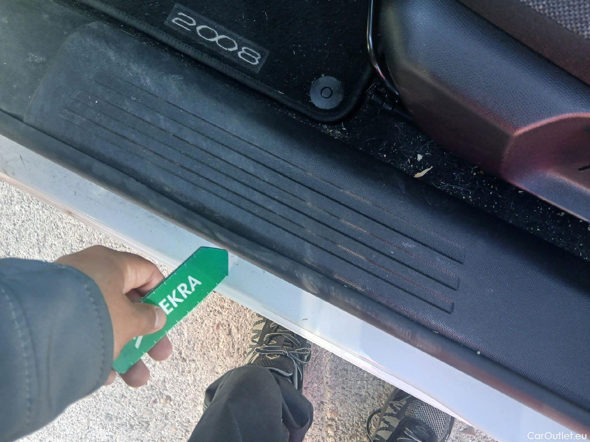  Peugeot  2008 PEUGEOT  / 2019 / 5P / todoterreno Active BlueHDI 81kW (110CV) #4