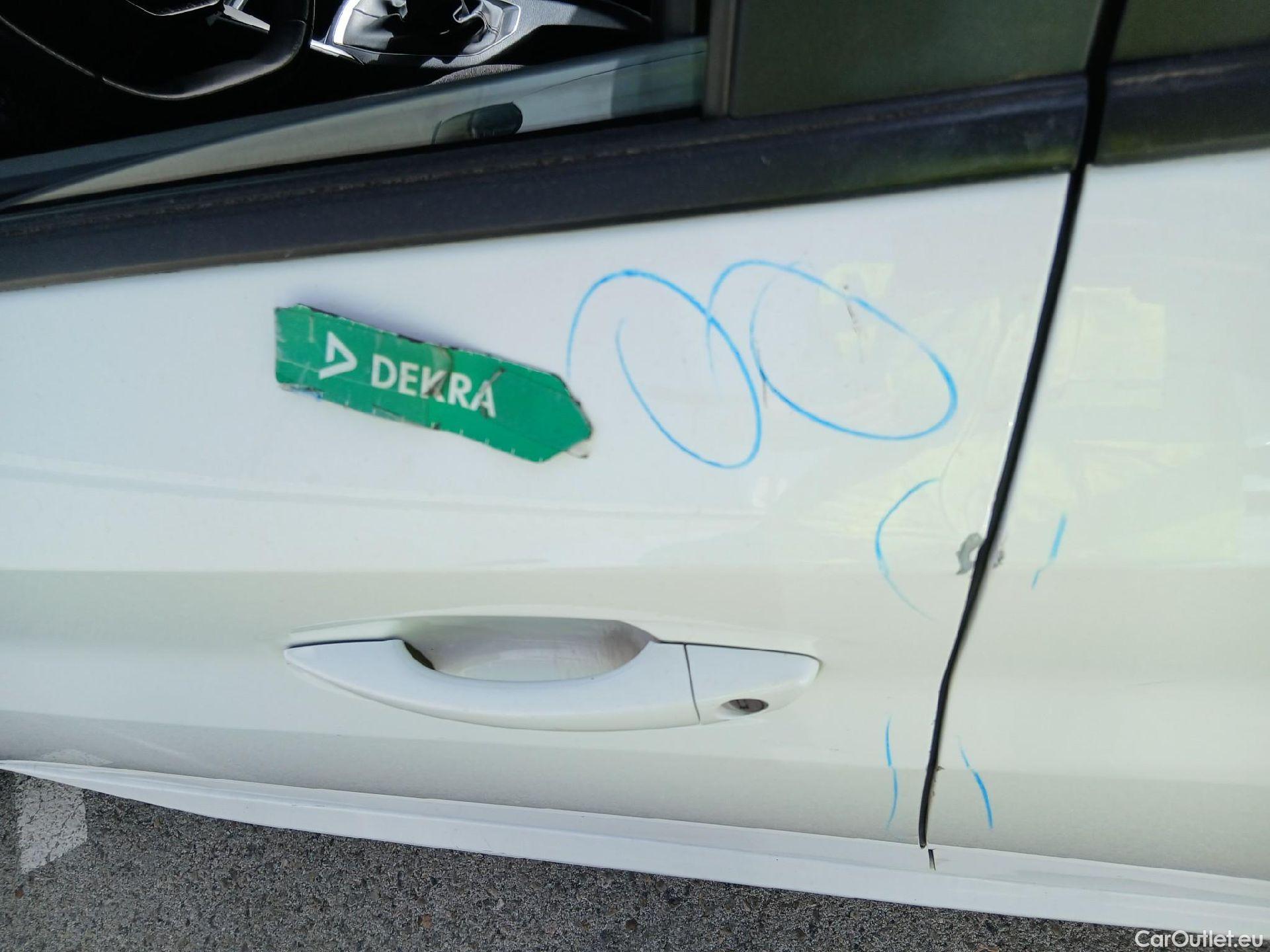  Peugeot  208 PEUGEOT  / 2019 / 5P / berlina con portón BlueHDi 73kW (100CV) Active Pack (AC) #14