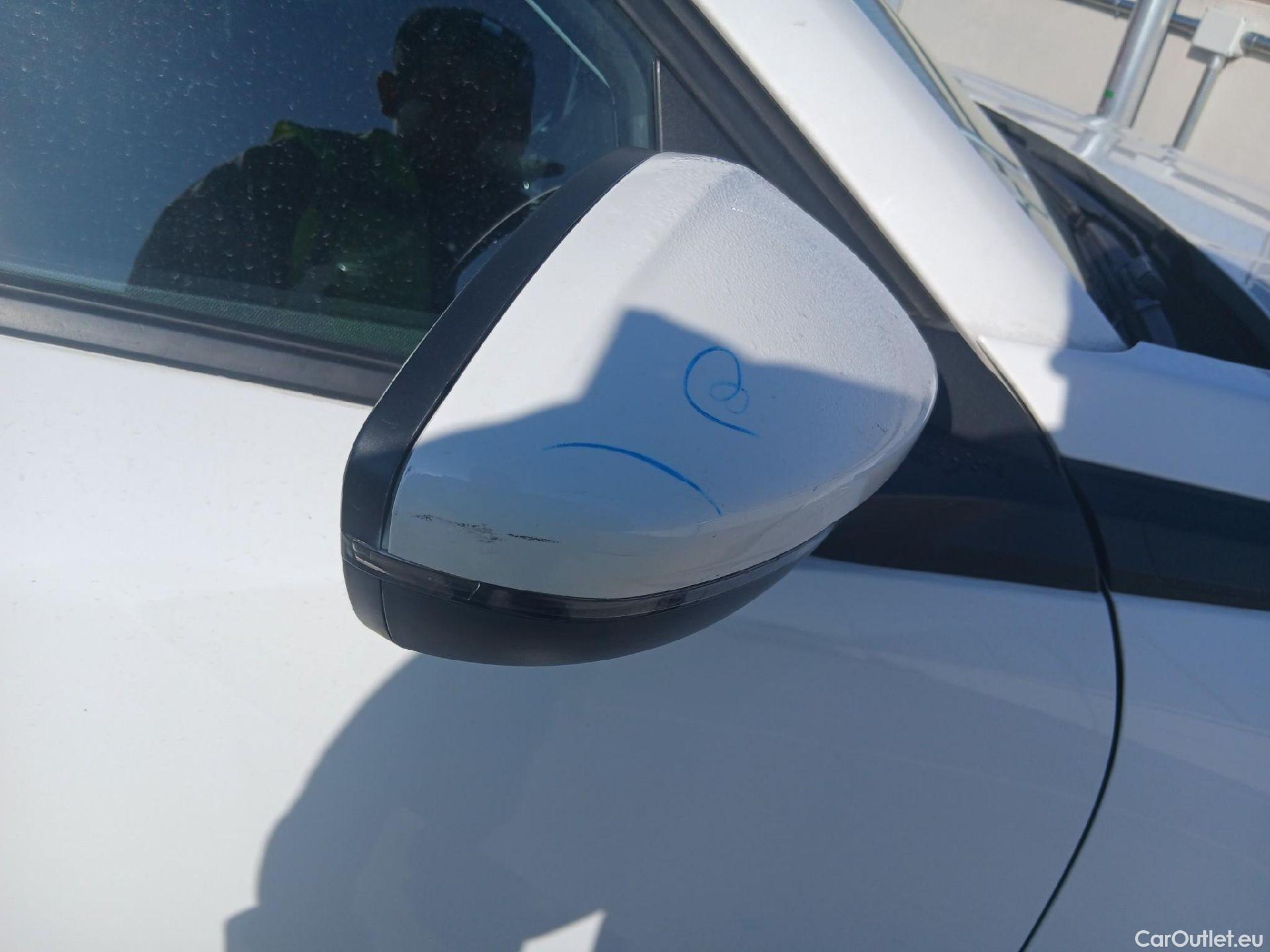  Peugeot  2008 PEUGEOT  / 2019 / 5P / todoterreno Active BlueHDI 81kW (110CV) #44