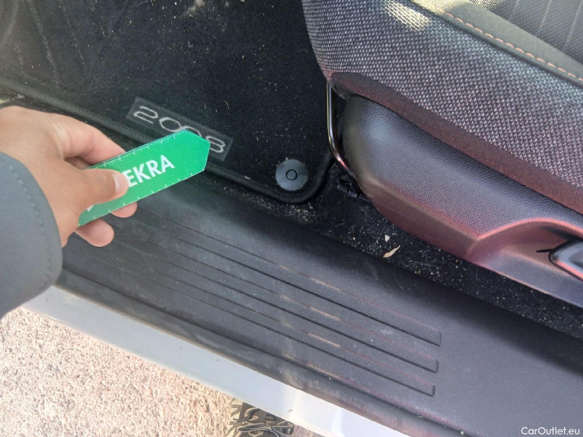  Peugeot  2008 PEUGEOT  / 2019 / 5P / todoterreno Active BlueHDI 81kW (110CV) #2