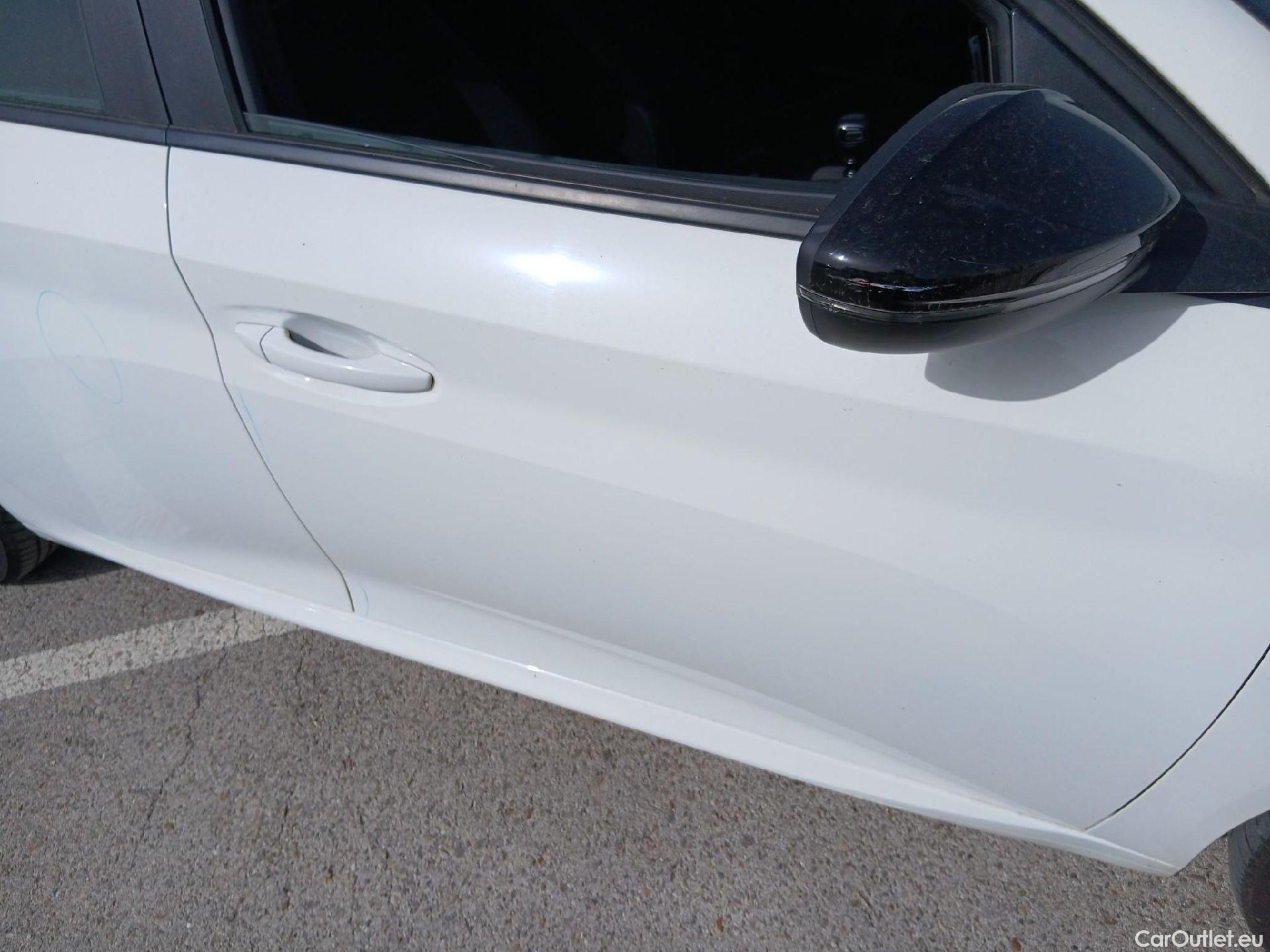  Peugeot  208 PEUGEOT  / 2019 / 5P / berlina con portón BlueHDi 73kW (100CV) Active Pack (AC) #37