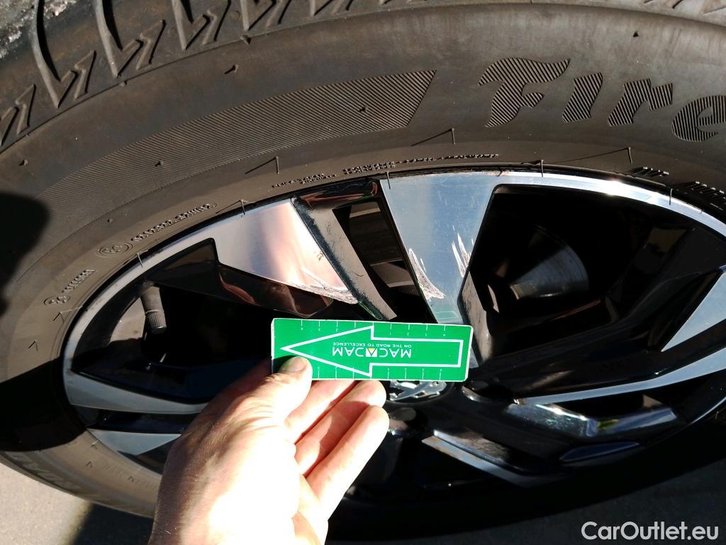  Peugeot  2008 PEUGEOT  / 2019 / 5P / todoterreno Allure BlueHDI 81kW (110CV) #2