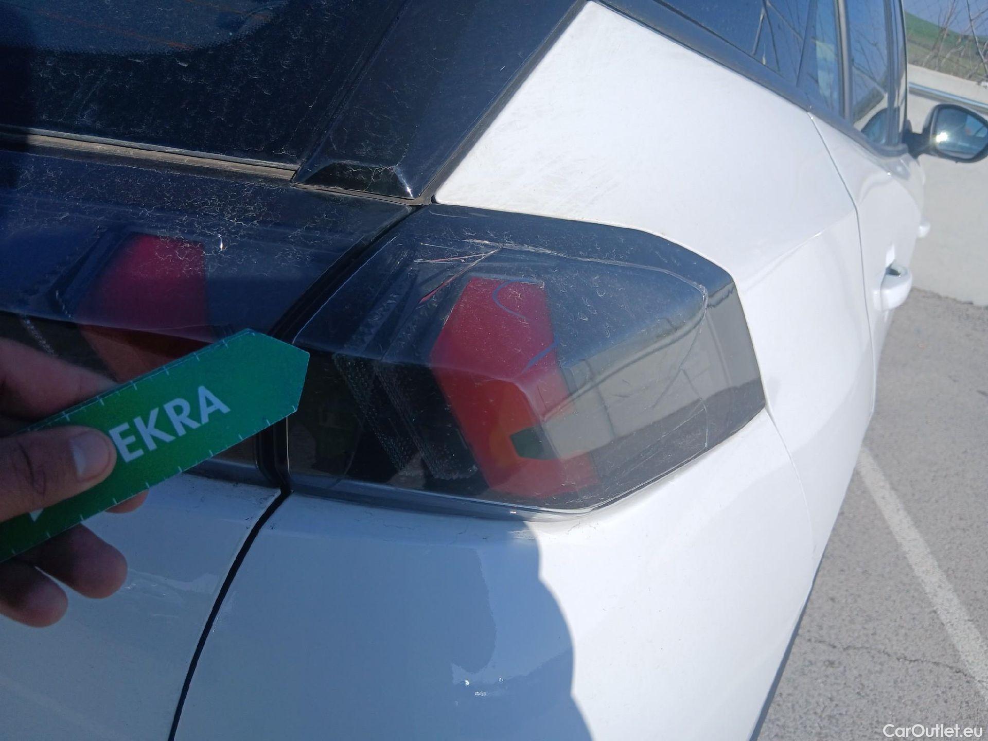  Peugeot  2008 PEUGEOT  / 2019 / 5P / todoterreno Active BlueHDI 81kW (110CV) #35