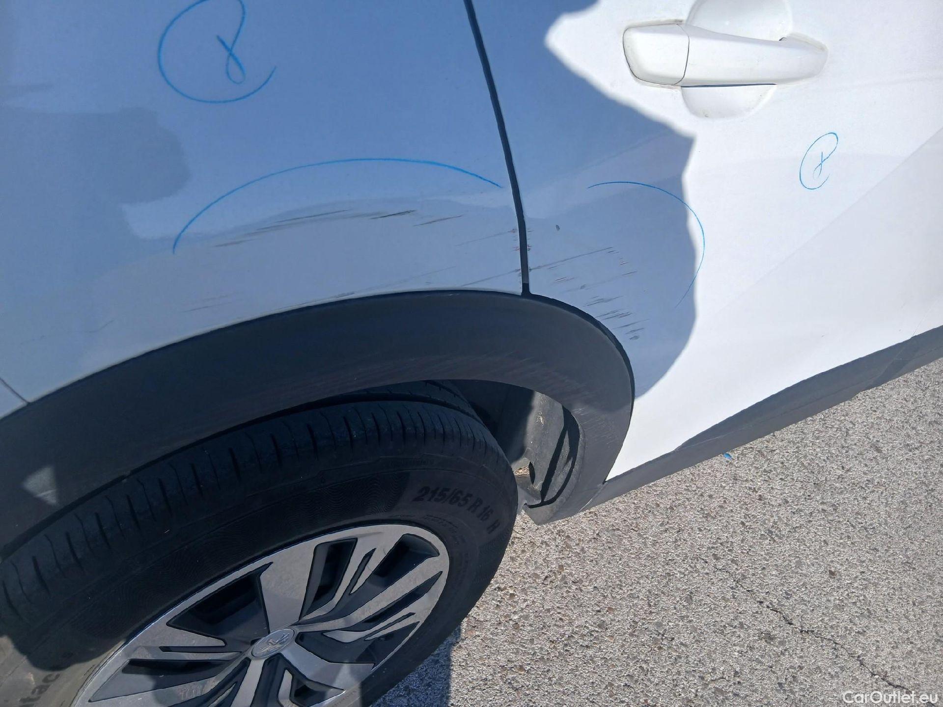  Peugeot  2008 PEUGEOT  / 2019 / 5P / todoterreno Active BlueHDI 81kW (110CV) #41