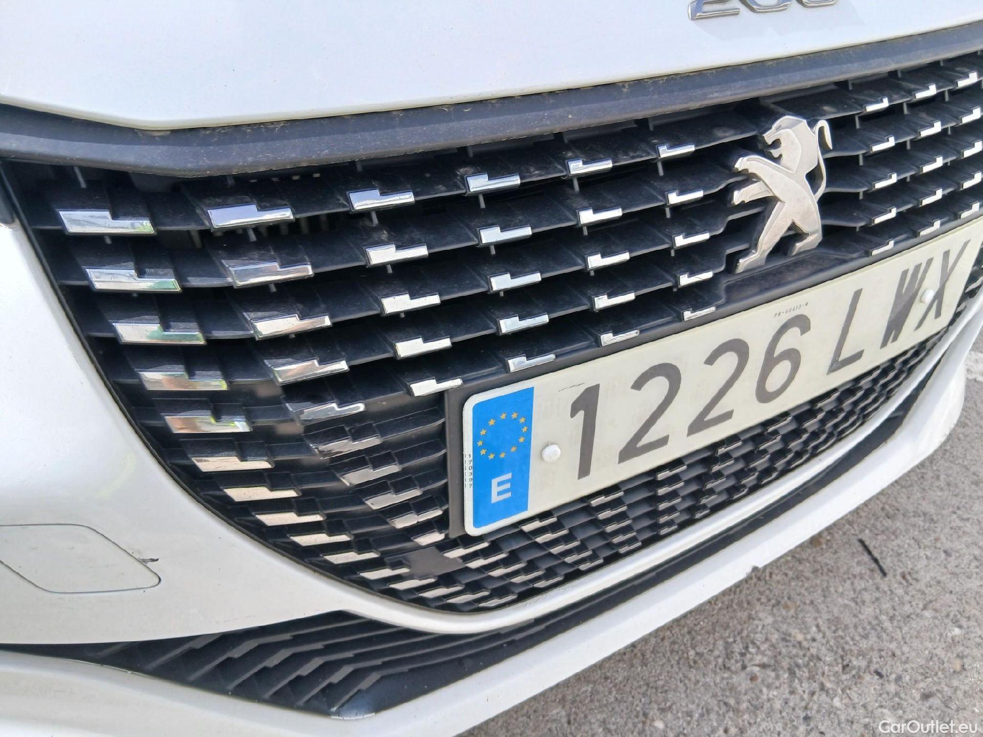  Peugeot  208 PEUGEOT  / 2019 / 5P / berlina con portón BlueHDi 73kW (100CV) Active Pack (AC) #8