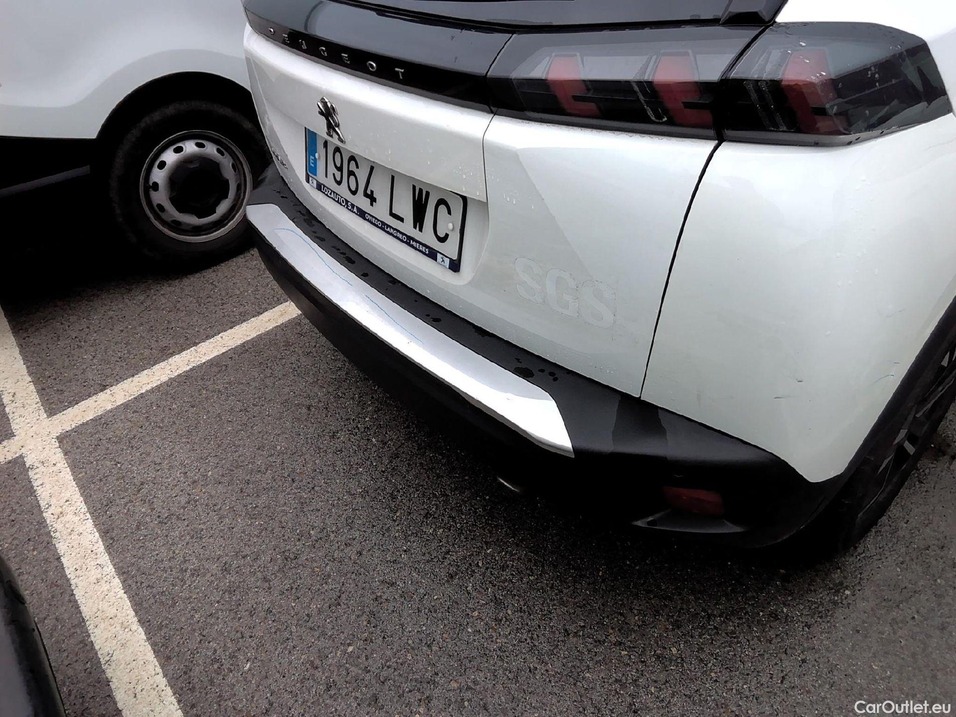  Peugeot  2008 PEUGEOT  / 2019 / 5P / todoterreno Allure BlueHDI 81kW (110CV) #14