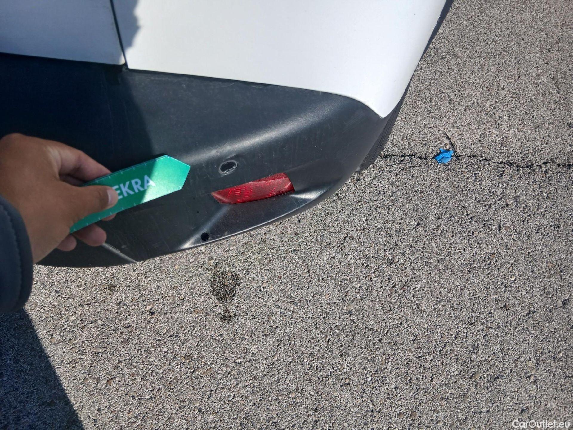  Peugeot  2008 PEUGEOT  / 2019 / 5P / todoterreno Active BlueHDI 81kW (110CV) #28