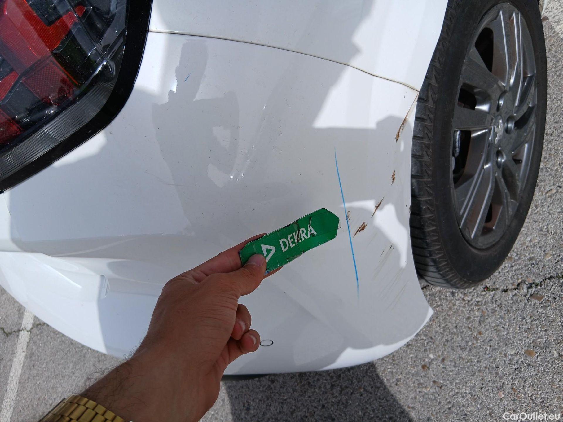  Peugeot  208 PEUGEOT  / 2019 / 5P / berlina con portón BlueHDi 73kW (100CV) Active Pack (AC) #24