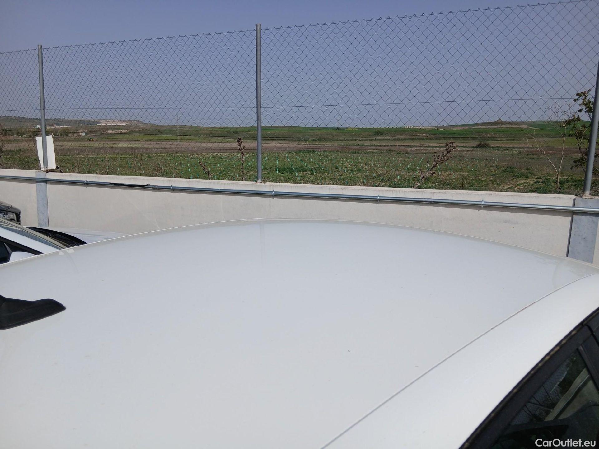  Peugeot  208 PEUGEOT  / 2019 / 5P / berlina con portón BlueHDi 73kW (100CV) Active Pack (AC) #27