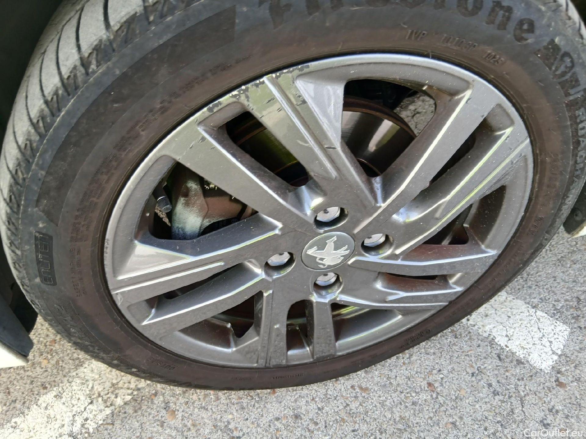  Peugeot  208 PEUGEOT  / 2019 / 5P / berlina con portón BlueHDi 73kW (100CV) Active Pack (AC) #11