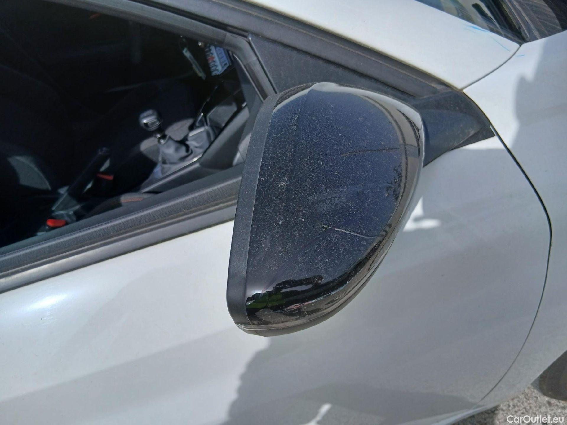  Peugeot  208 PEUGEOT  / 2019 / 5P / berlina con portón BlueHDi 73kW (100CV) Active Pack (AC) #38