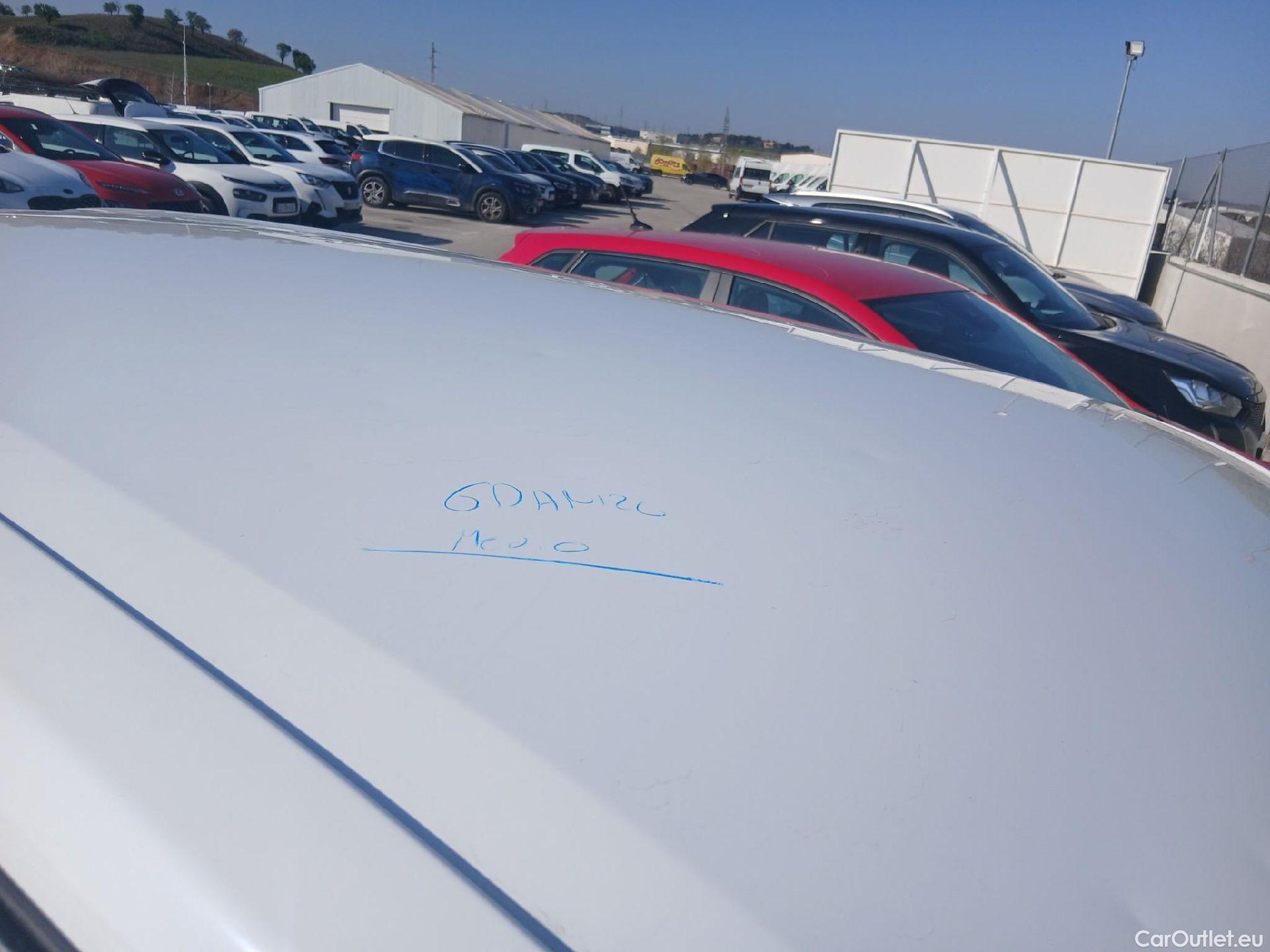  Peugeot  2008 PEUGEOT  / 2019 / 5P / todoterreno Active BlueHDI 81kW (110CV) #51