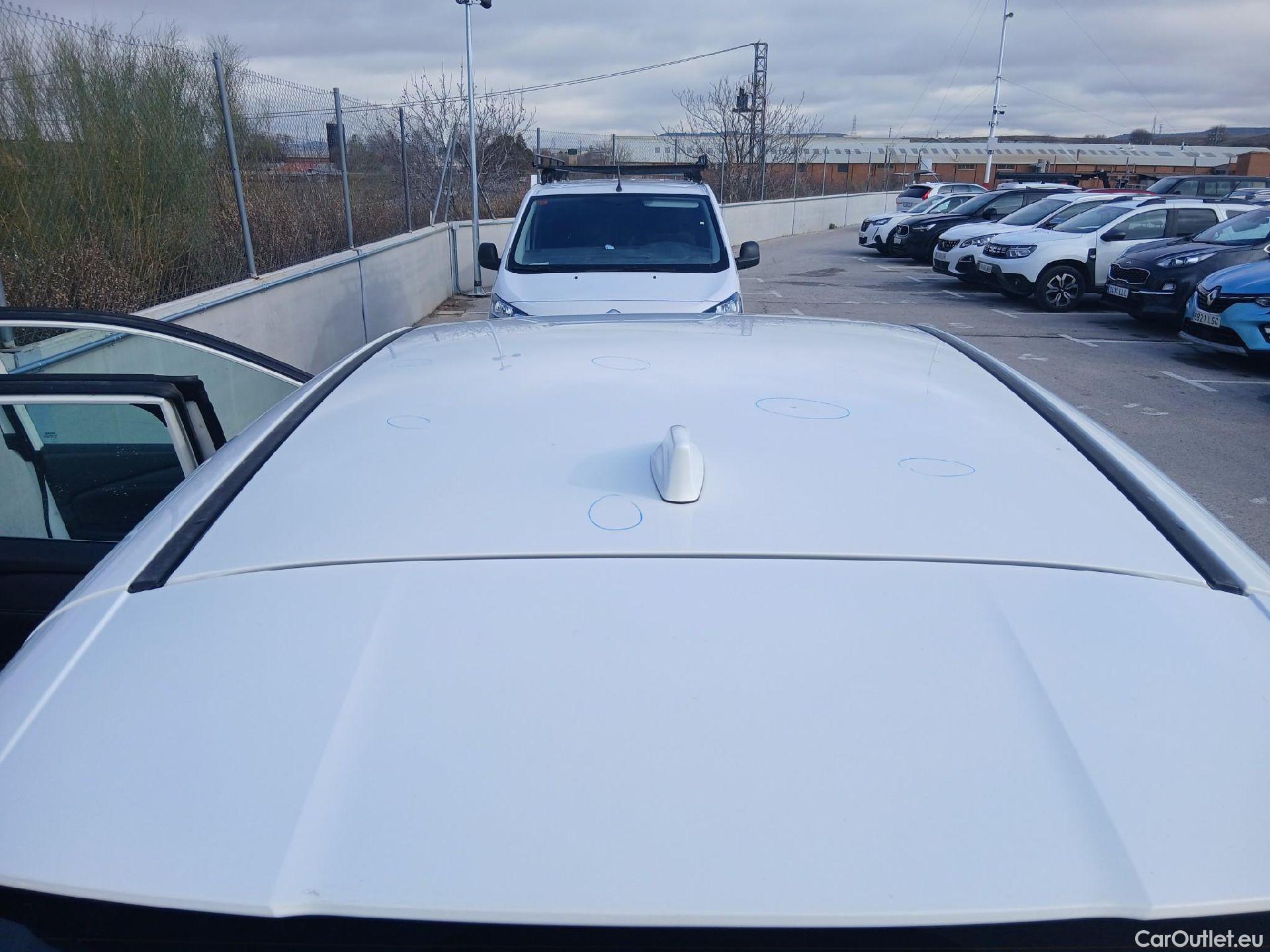  Nissan  Qashqai NISSAN  / 2021 / 5P / todoterreno DIG-T 103kW (140CV) mHEV 4x2 Acenta #72