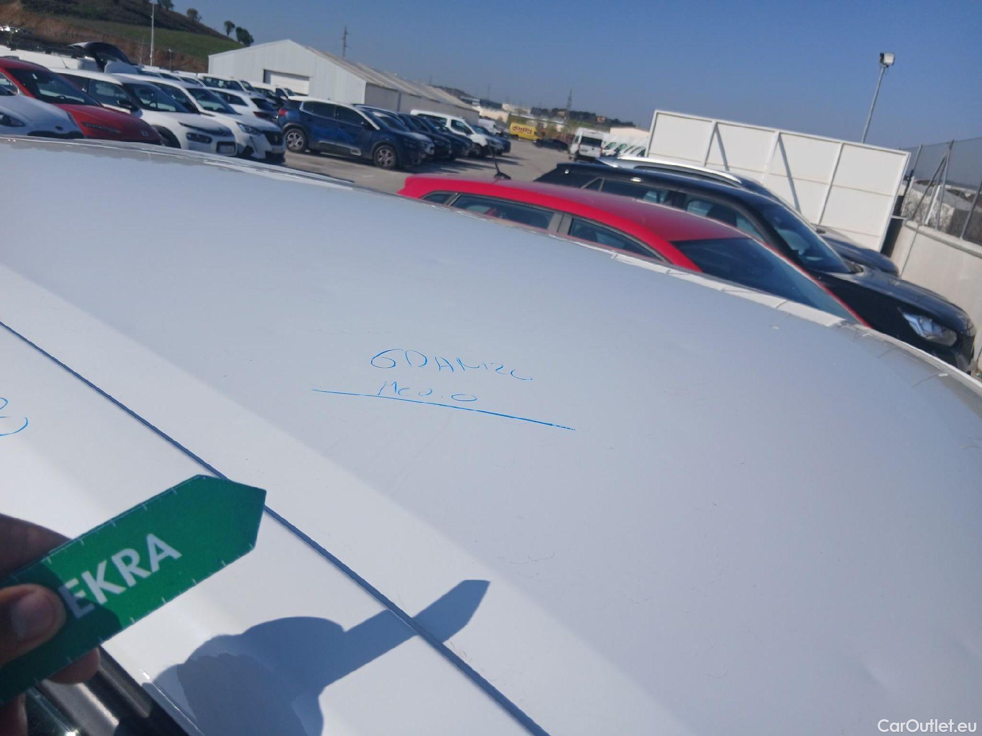  Peugeot  2008 PEUGEOT  / 2019 / 5P / todoterreno Active BlueHDI 81kW (110CV) #50