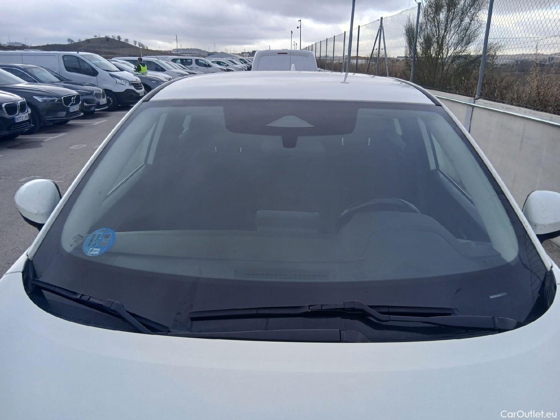  Nissan  Qashqai NISSAN  / 2021 / 5P / todoterreno DIG-T 103kW (140CV) mHEV 4x2 Acenta #2