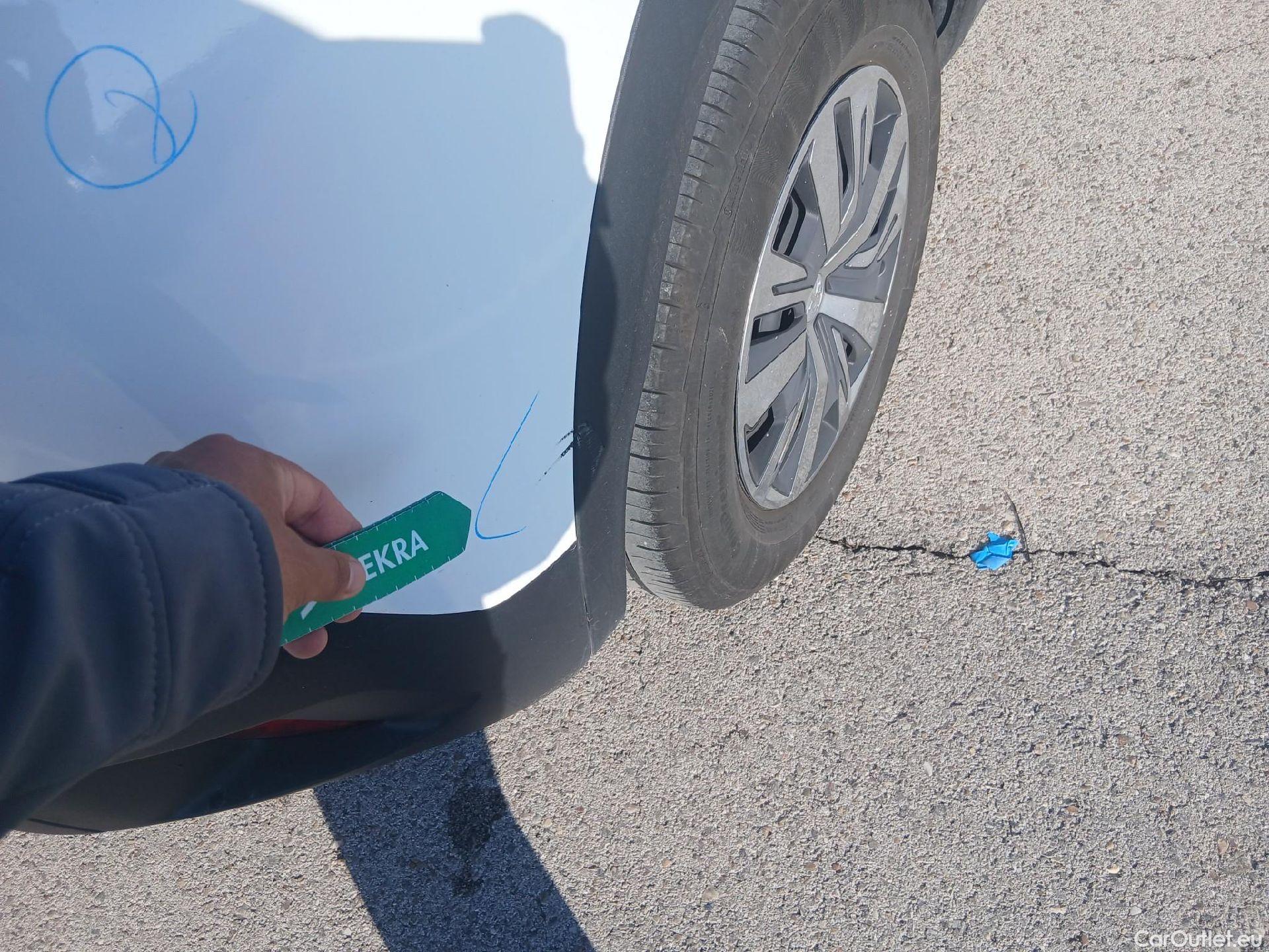  Peugeot  2008 PEUGEOT  / 2019 / 5P / todoterreno Active BlueHDI 81kW (110CV) #36