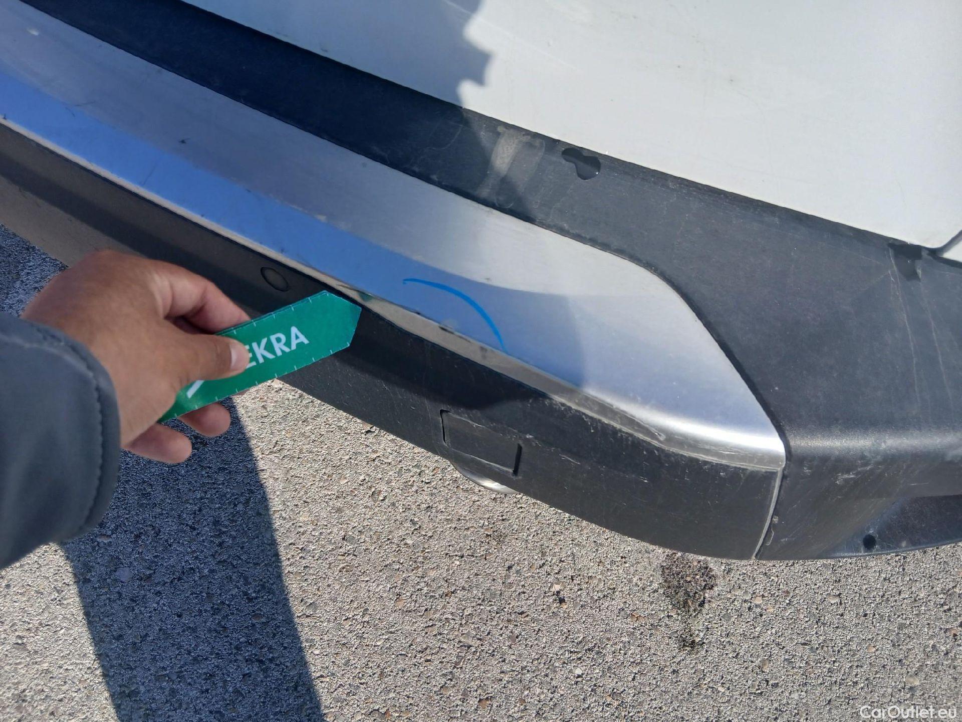  Peugeot  2008 PEUGEOT  / 2019 / 5P / todoterreno Active BlueHDI 81kW (110CV) #30