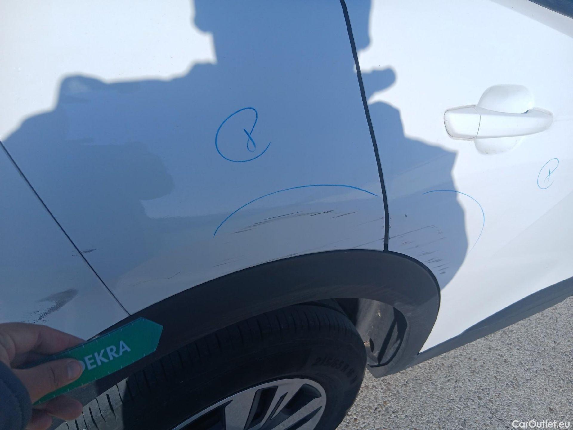  Peugeot  2008 PEUGEOT  / 2019 / 5P / todoterreno Active BlueHDI 81kW (110CV) #39