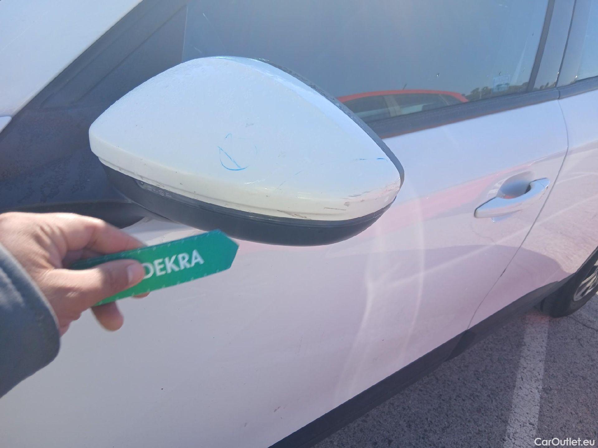  Peugeot  2008 PEUGEOT  / 2019 / 5P / todoterreno Active BlueHDI 81kW (110CV) #18