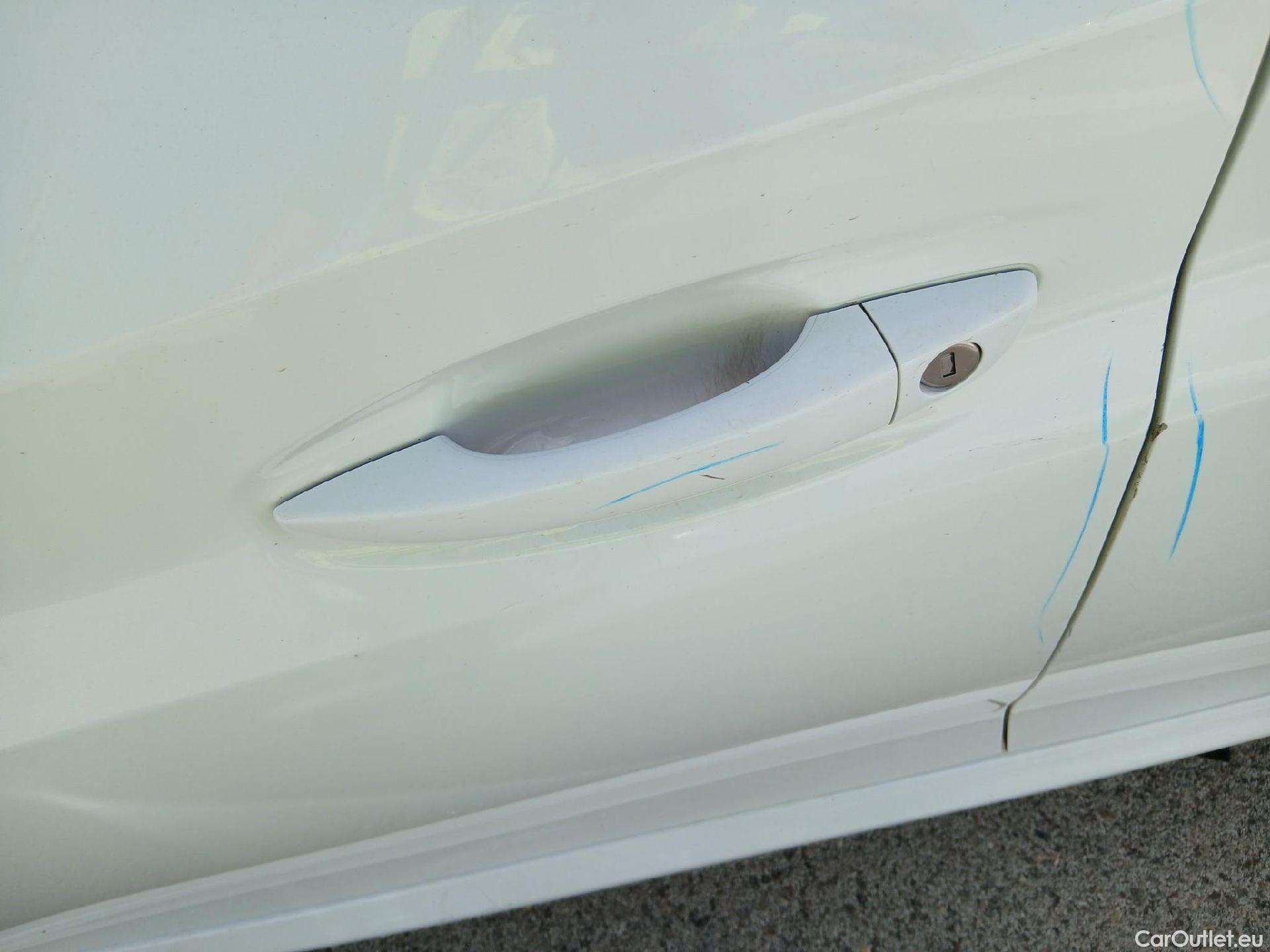  Peugeot  208 PEUGEOT  / 2019 / 5P / berlina con portón BlueHDi 73kW (100CV) Active Pack (AC) #17