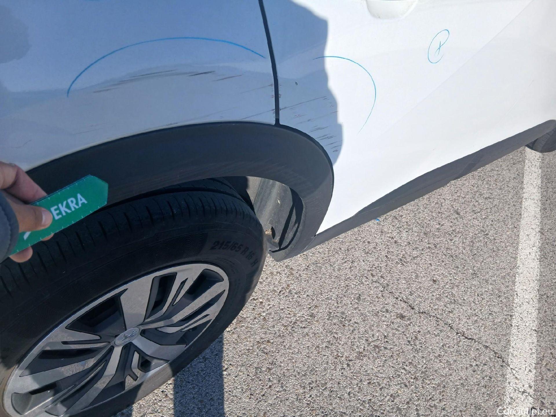  Peugeot  2008 PEUGEOT  / 2019 / 5P / todoterreno Active BlueHDI 81kW (110CV) #40