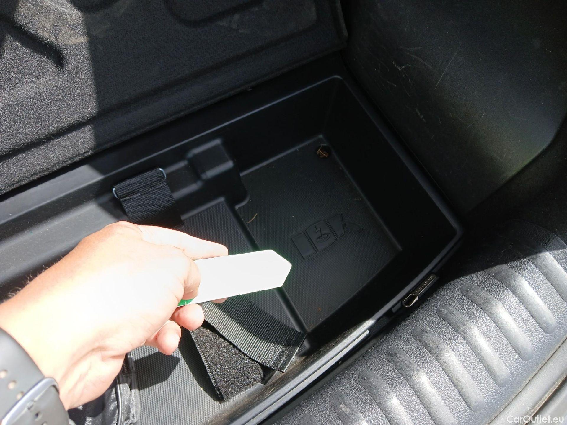  KIA  XCeed KIA  1.6 GDi PHEV 104kW (141CV) eDrive #3