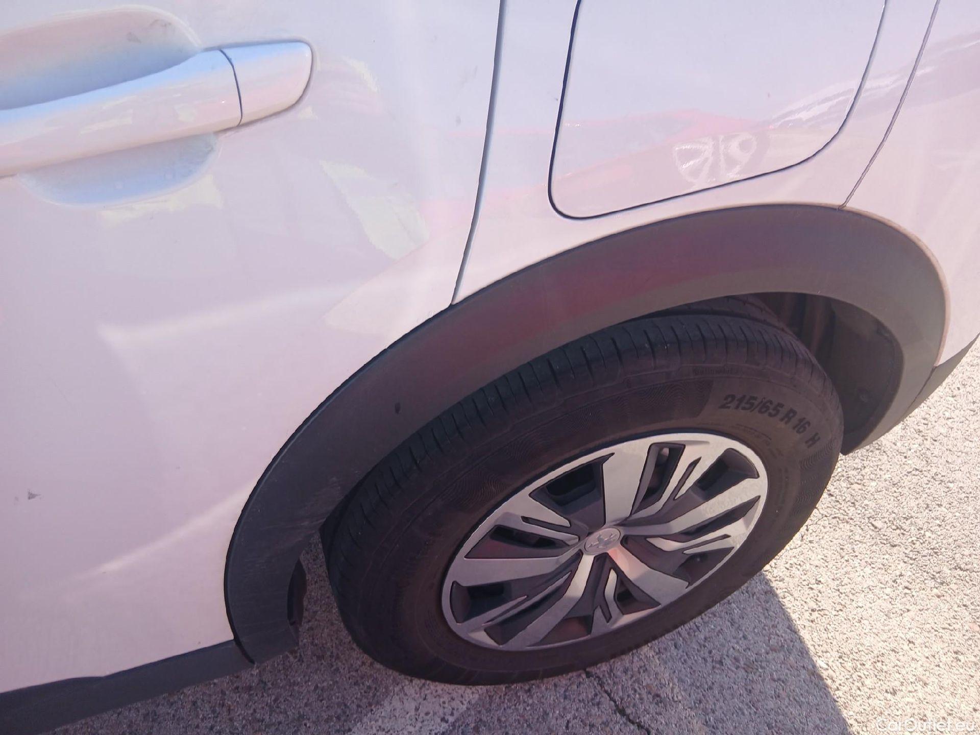  Peugeot  2008 PEUGEOT  / 2019 / 5P / todoterreno Active BlueHDI 81kW (110CV) #24