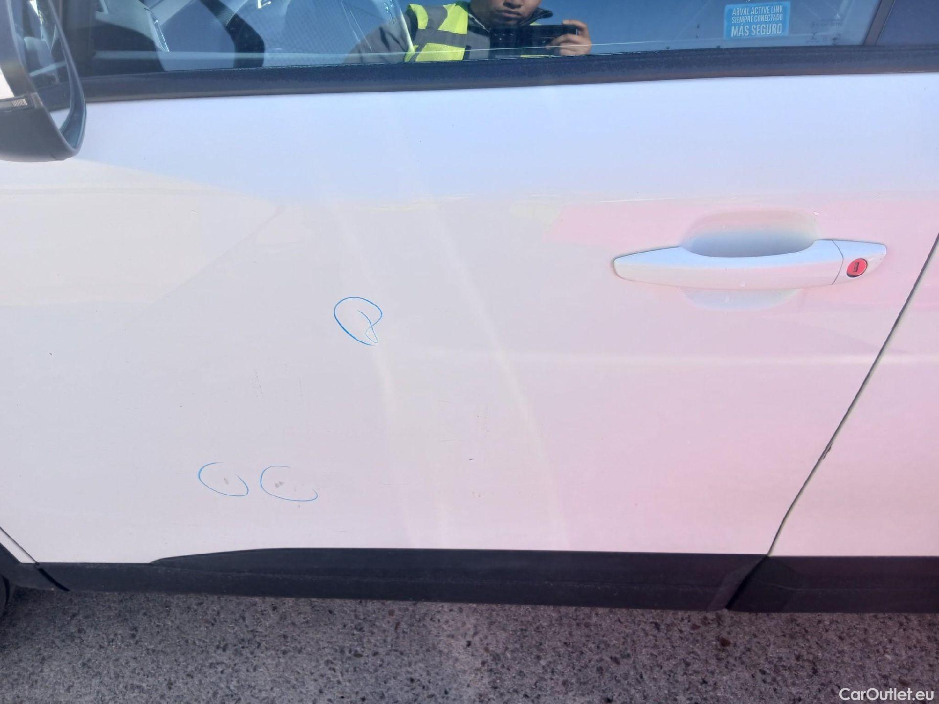  Peugeot  2008 PEUGEOT  / 2019 / 5P / todoterreno Active BlueHDI 81kW (110CV) #21