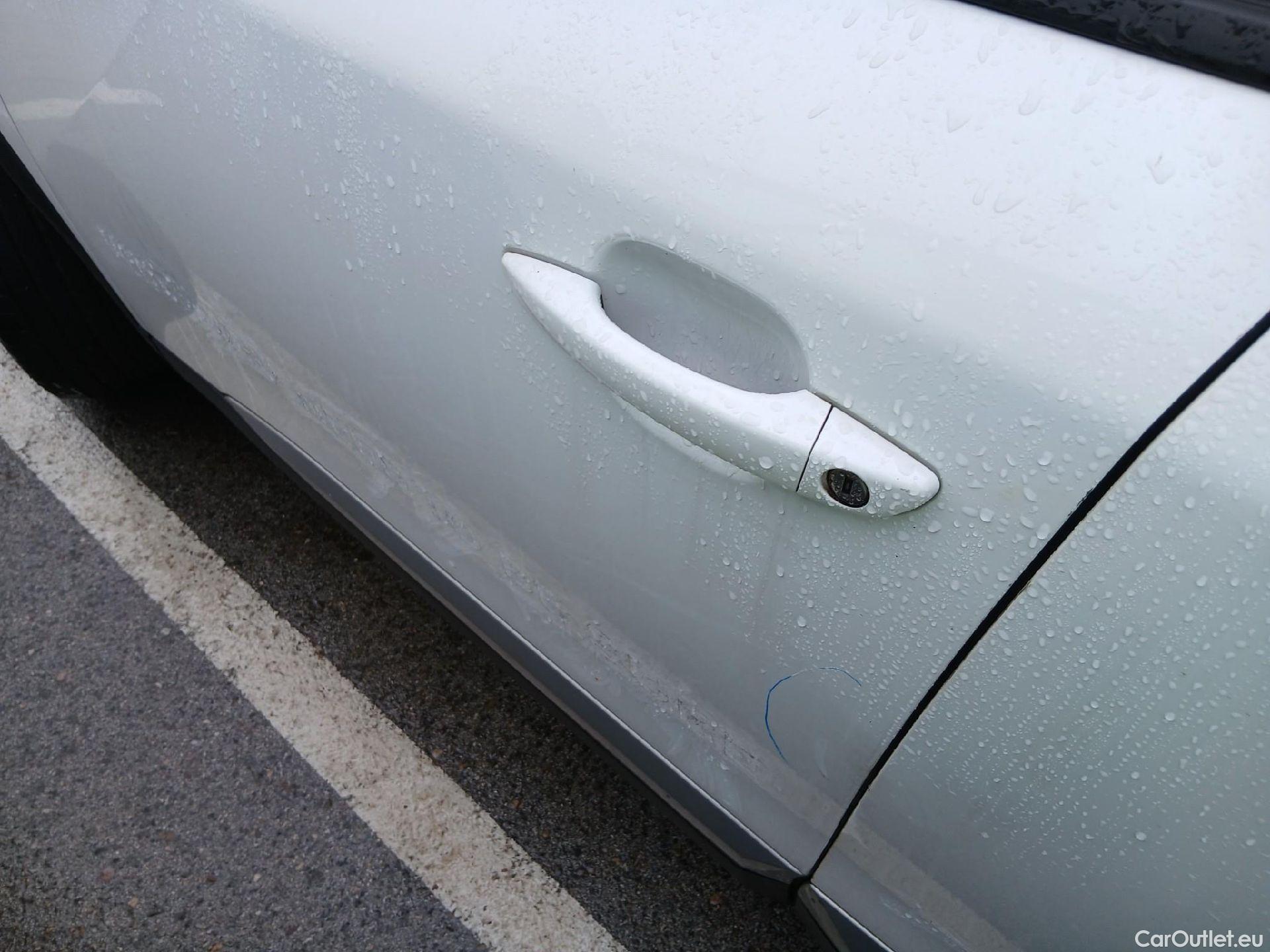  Peugeot  2008 PEUGEOT  / 2019 / 5P / todoterreno Allure BlueHDI 81kW (110CV) #7