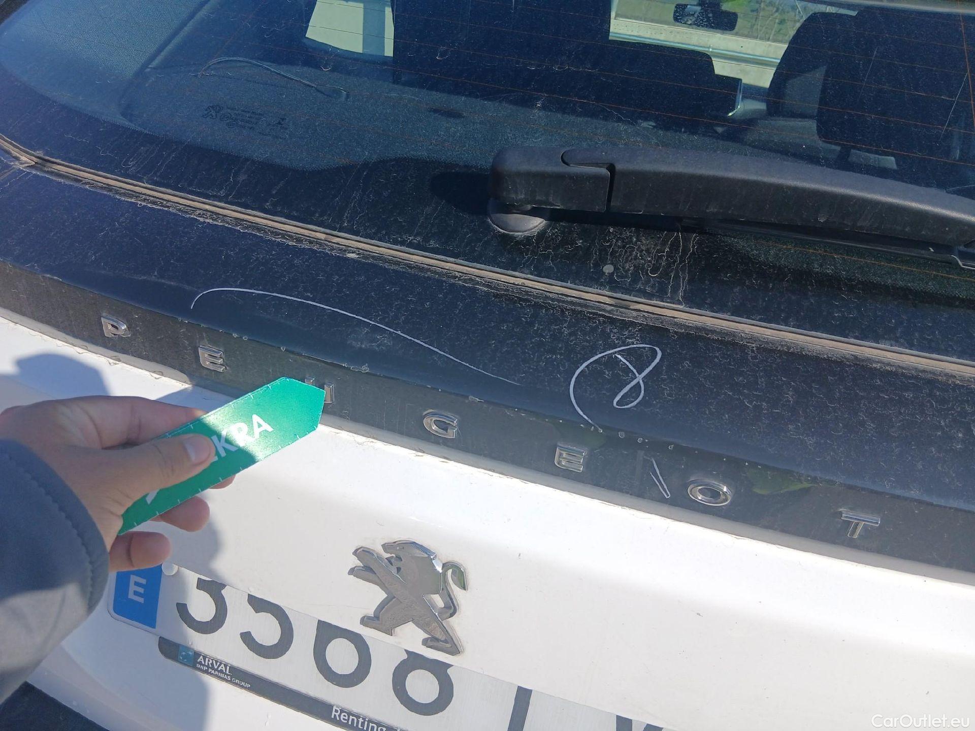  Peugeot  2008 PEUGEOT  / 2019 / 5P / todoterreno Active BlueHDI 81kW (110CV) #33