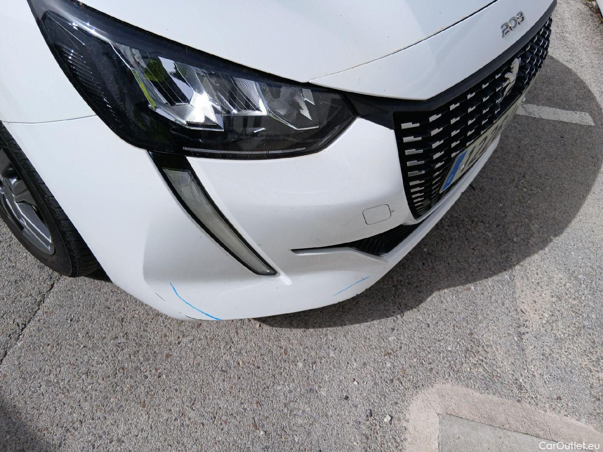  Peugeot  208 PEUGEOT  / 2019 / 5P / berlina con portón BlueHDi 73kW (100CV) Active Pack (AC) #4