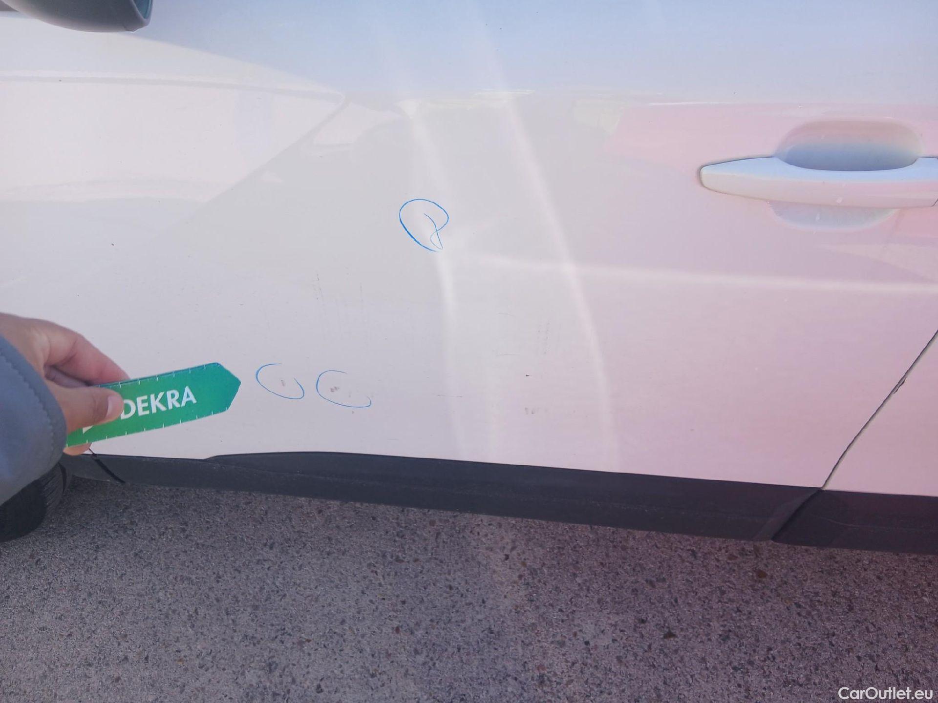  Peugeot  2008 PEUGEOT  / 2019 / 5P / todoterreno Active BlueHDI 81kW (110CV) #20