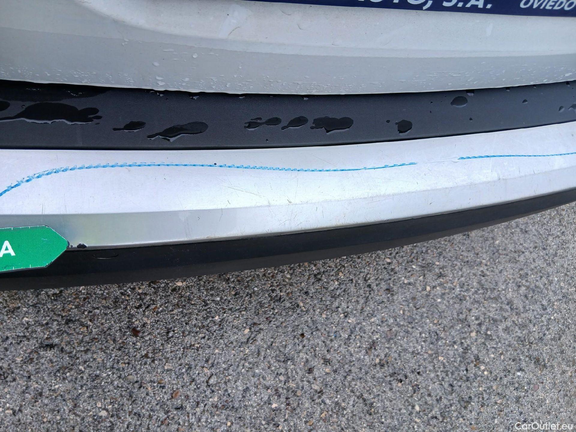  Peugeot  2008 PEUGEOT  / 2019 / 5P / todoterreno Allure BlueHDI 81kW (110CV) #13